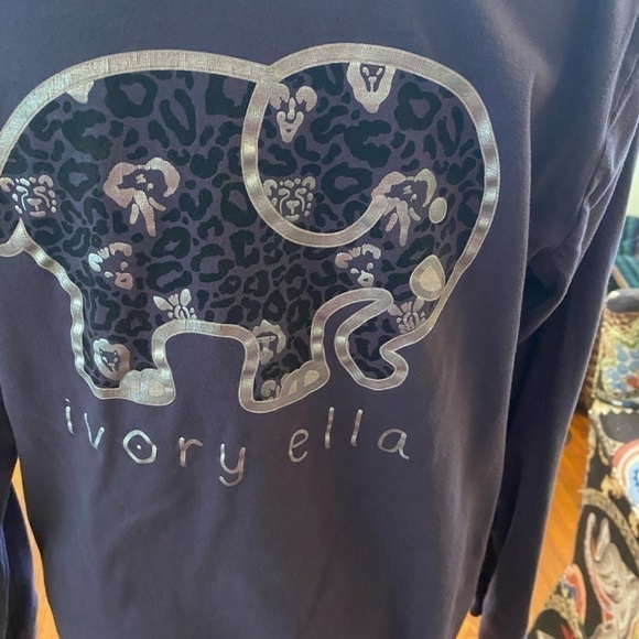 ivory ella Tops - Ivory Ella Long Sleeve Tee Shirt Extra Soft with Iconic Elephant size M EUC